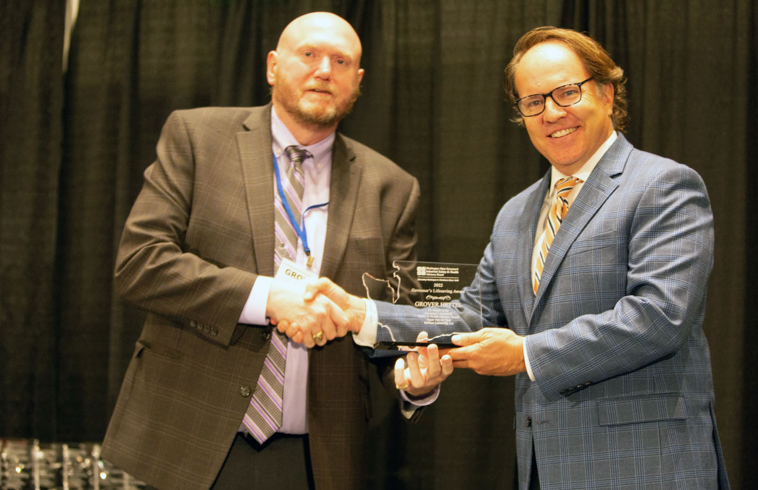 CNO Hettel receives life-saving award at Governor’s L&I conference 